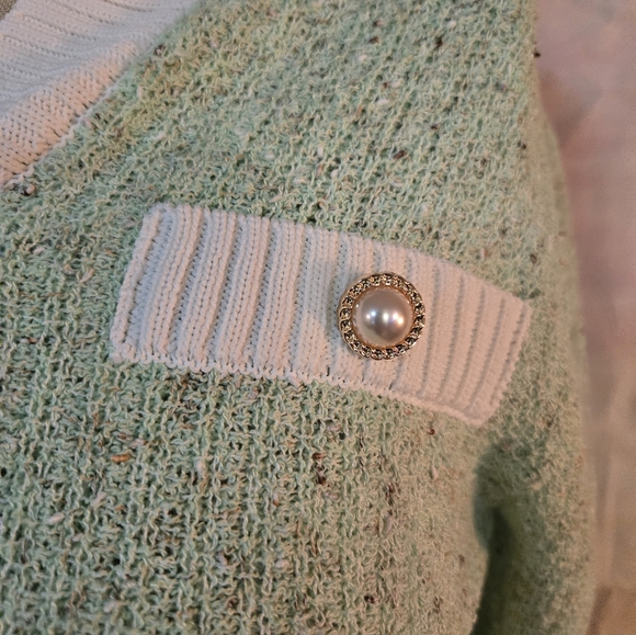 Women's Green and White Sweater - Picture 4 of 10
